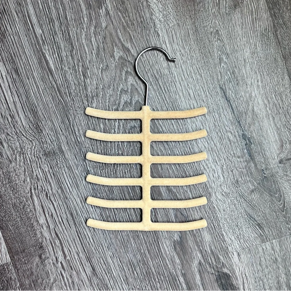 Velvet Accessory Hangers Set of 3 Tan Cream Tiered NWT